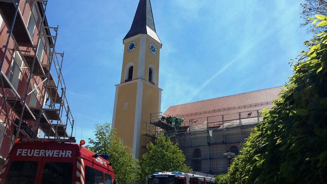 [Update] Dachbrand in Moosbach: 30.000 Schaden an Katholischer Kirche St. Peter und Paul