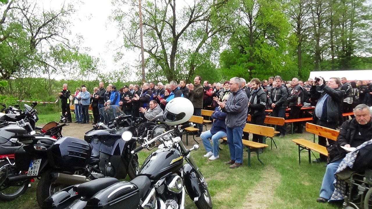 Emotionen, Biker, Freiheit: Hütten feiert größten Motorrad-Gottesdienst Nordbayerns