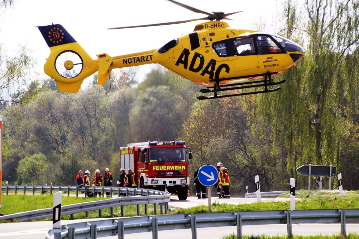 Wegen Schotter: Schwerer Motorradunfall bei Kirchenthumbach