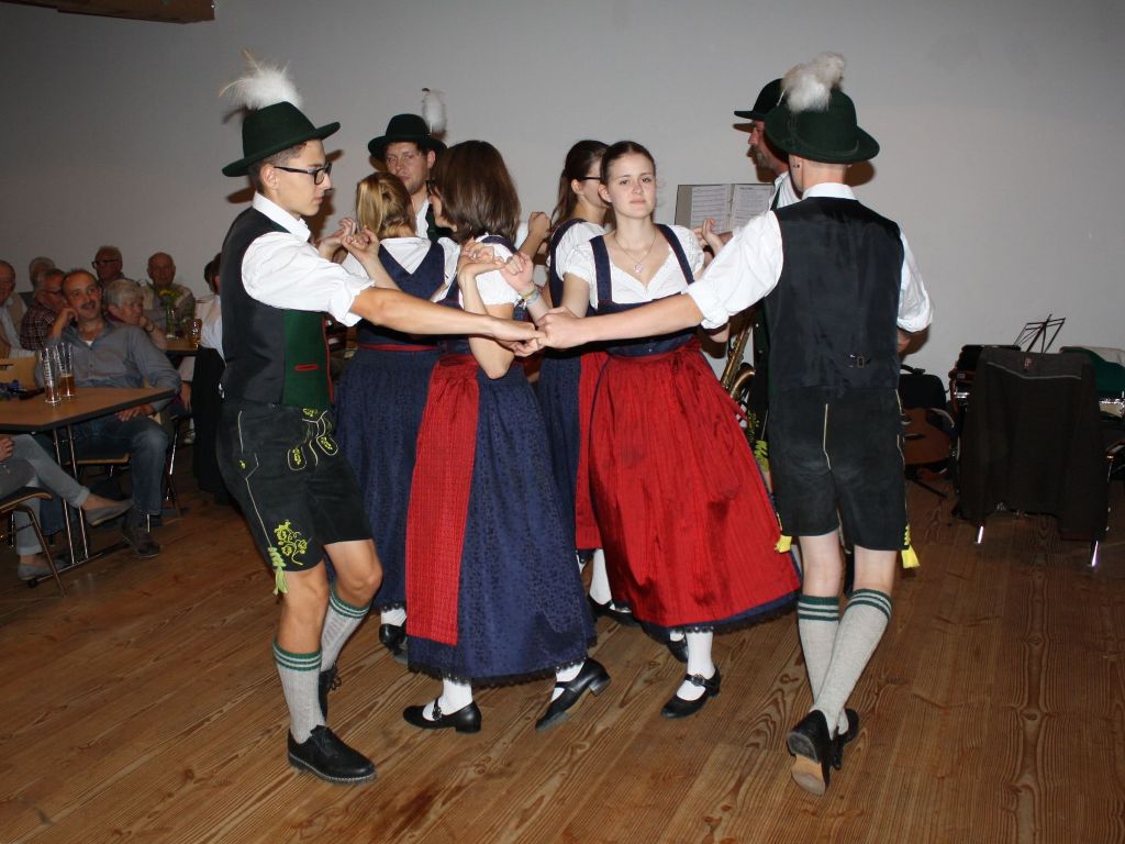 Volksmusikanten im Sägewerk