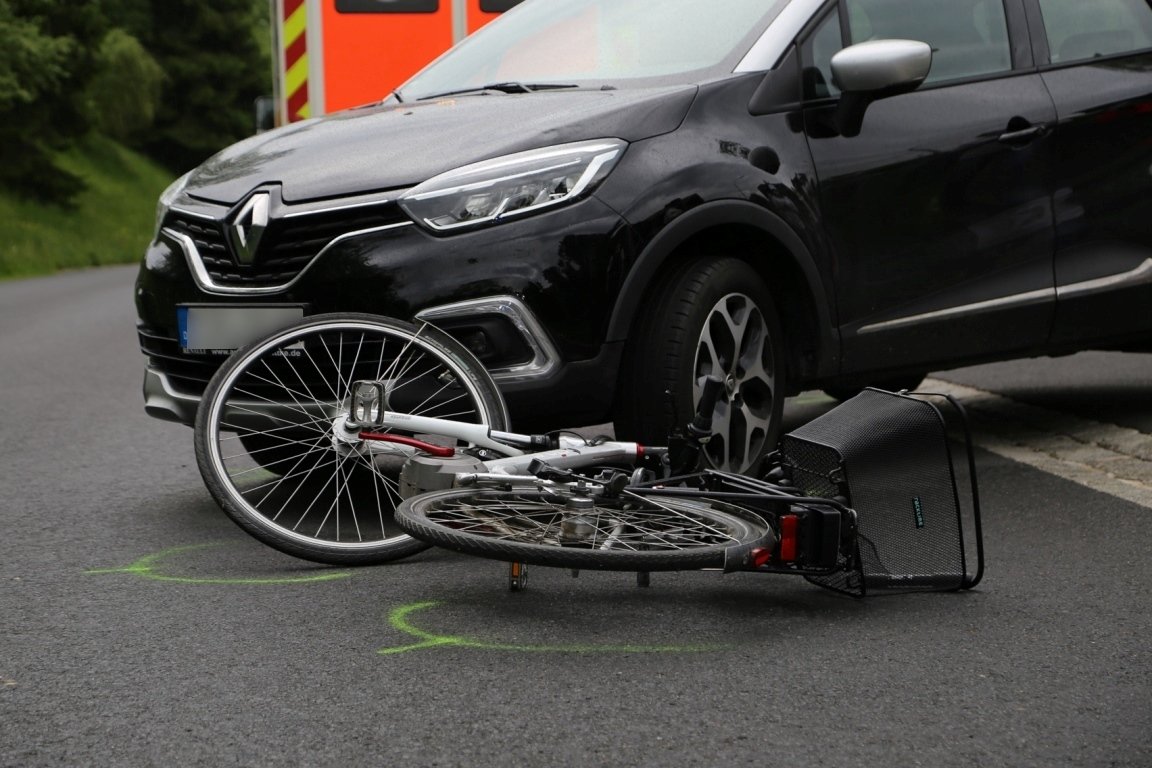 Autofahrerin erfasst Radlerin