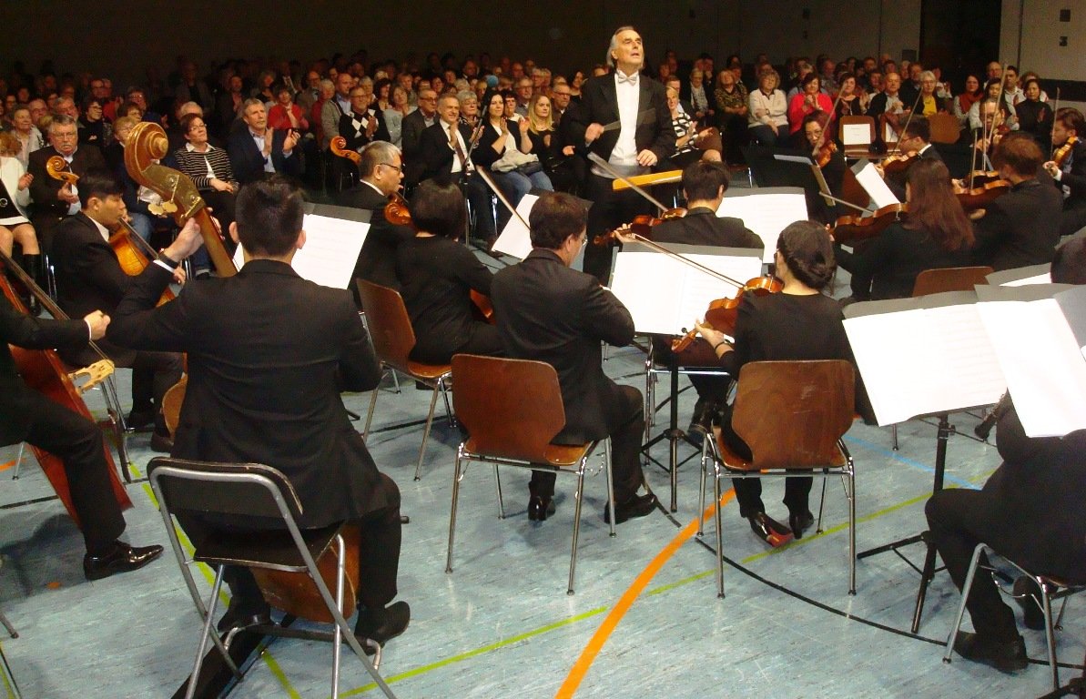 Hochkaräter glänzen in Mehrzweckhalle