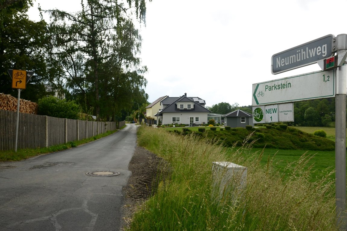 Diskussionen um Fernrohr und „schlechteste Straße“ Parksteins