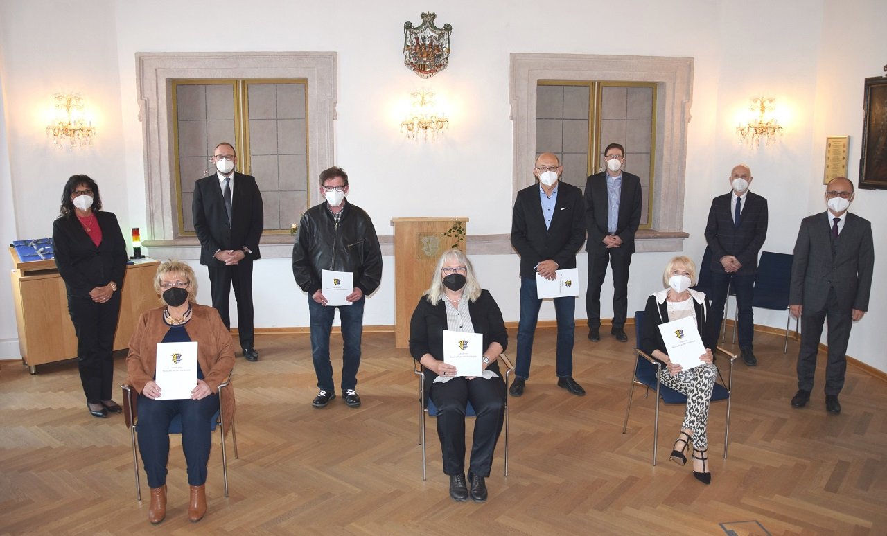 Mehrere Jahrzehnte im öffentlichen Dienst tätig