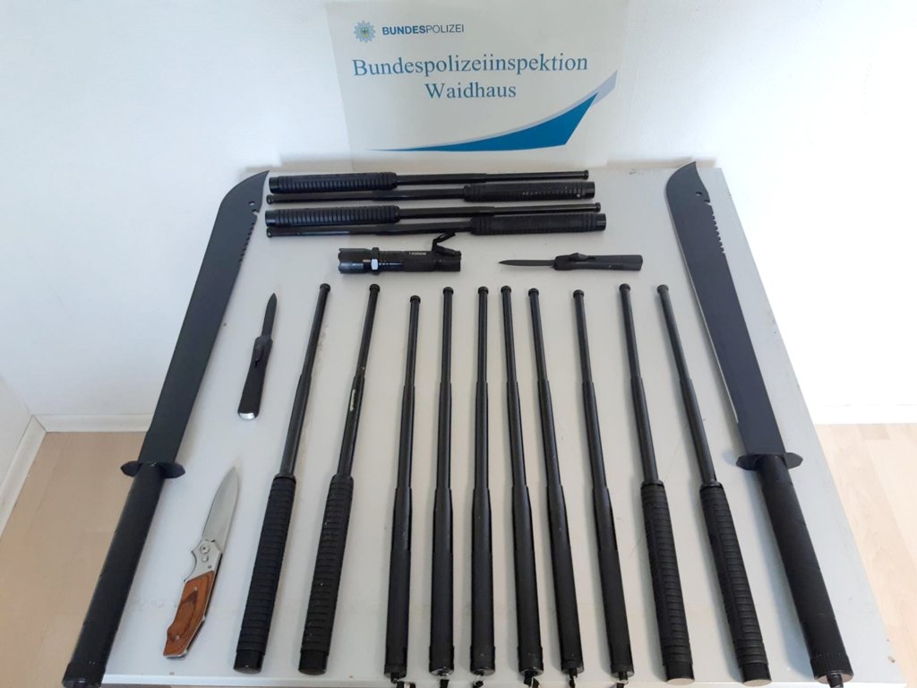 Polizei beschlagnahmt Waffenarsenal