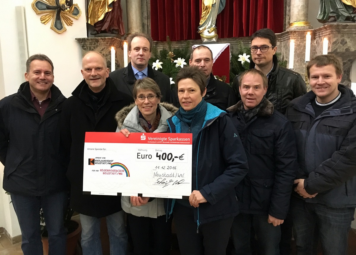 Nikoläuse sammeln Spenden ein