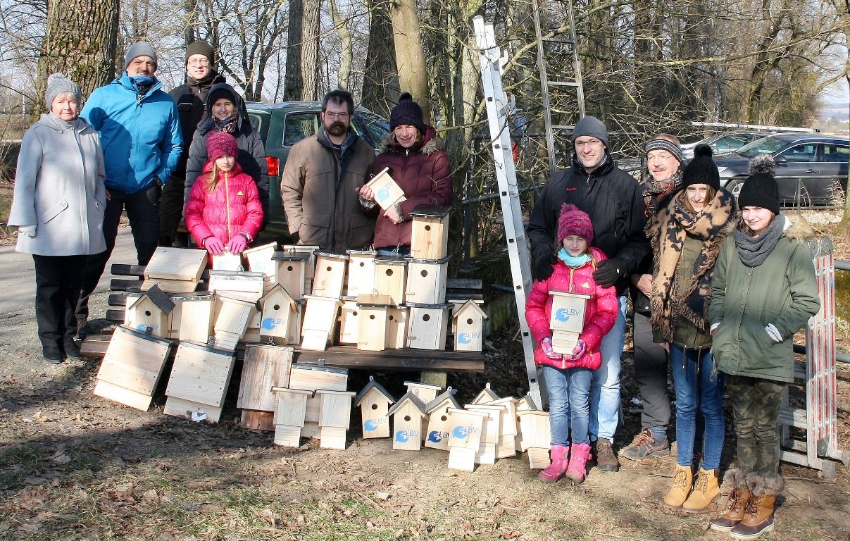 Damit das Leben an der Waldnaab wieder blüht: 40 Nistkästen aufgehängt