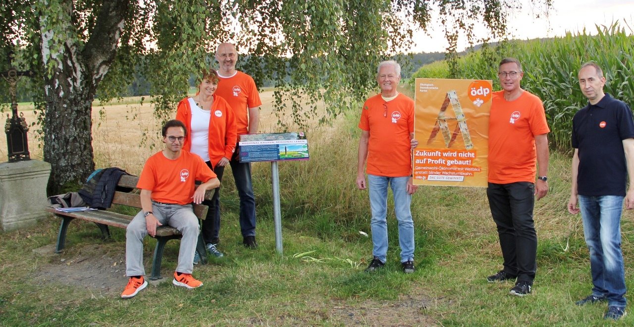 ÖDP diskutiert und wandert