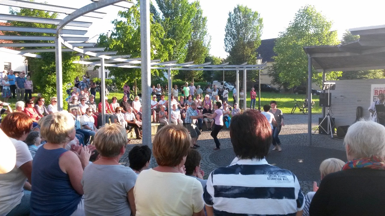 Sonnentänze bei Sommerserenade: Rockconnection begeistert Publikum
