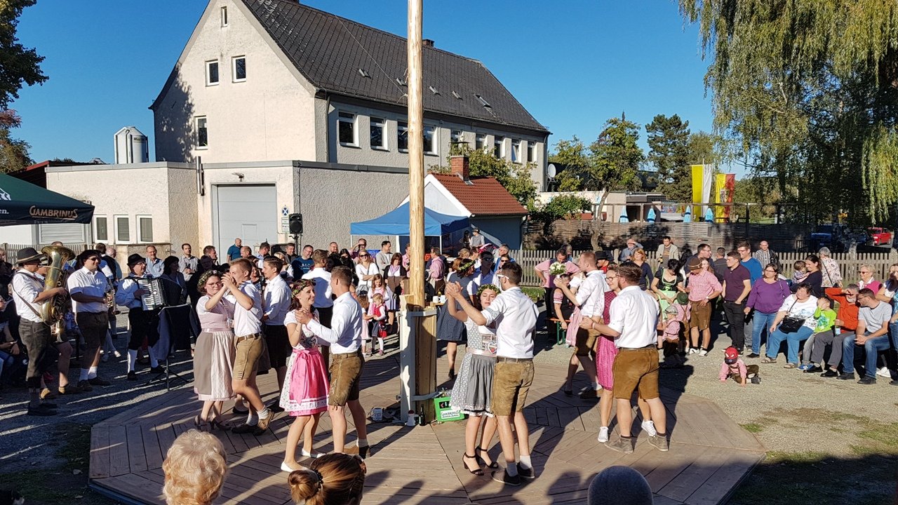 Kirwaleit in Oberwildenau scharren mit den Hufen