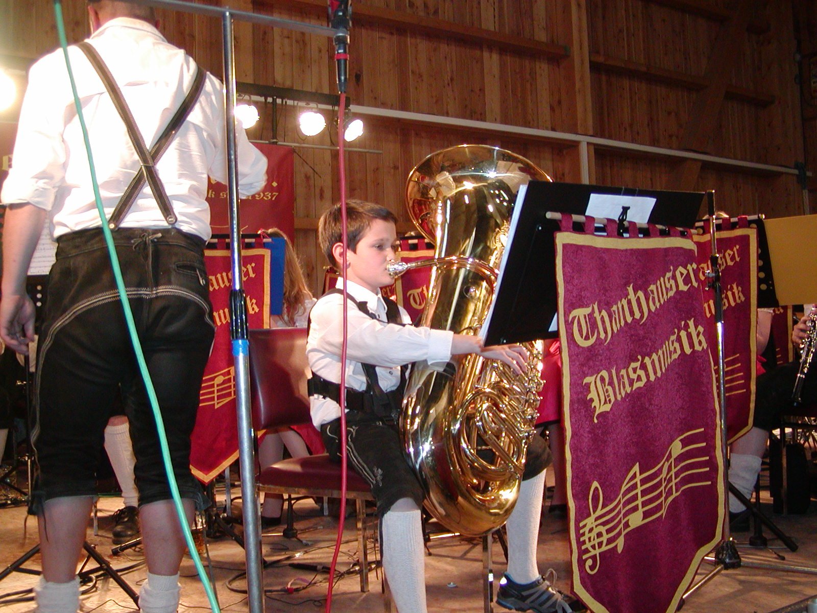 Thanhausener und Neuhauser Blaskapelle begeistern in der O’Schnitt-Halle