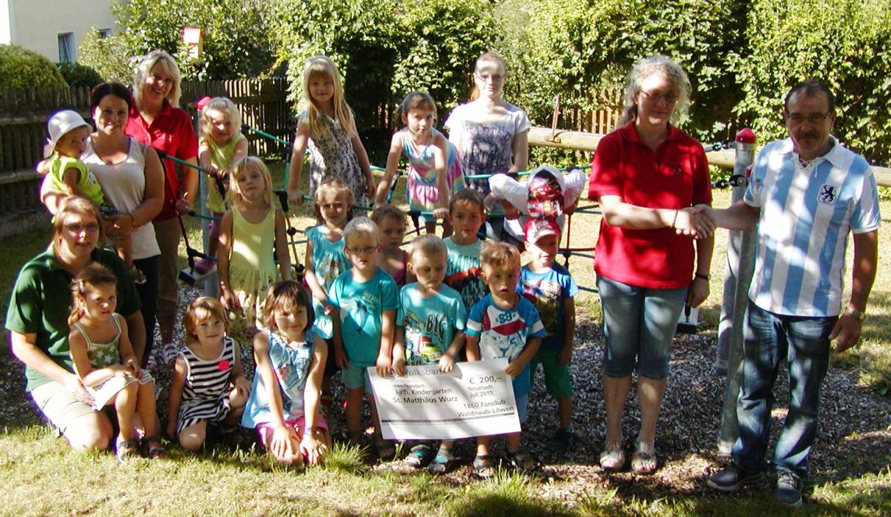 Waldnaablöwen spenden 200 Euro an Kindergarten