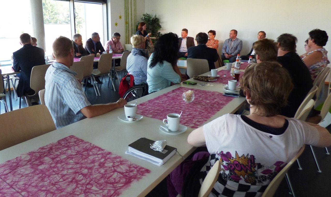 Menschen mit Behinderung bringen ihre Anliegen an die Politik vor