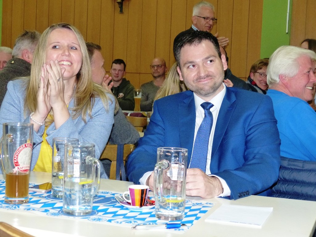 Hand in Hand geht’s weiter: Überragende Mehrheit für Sebastian Hartl