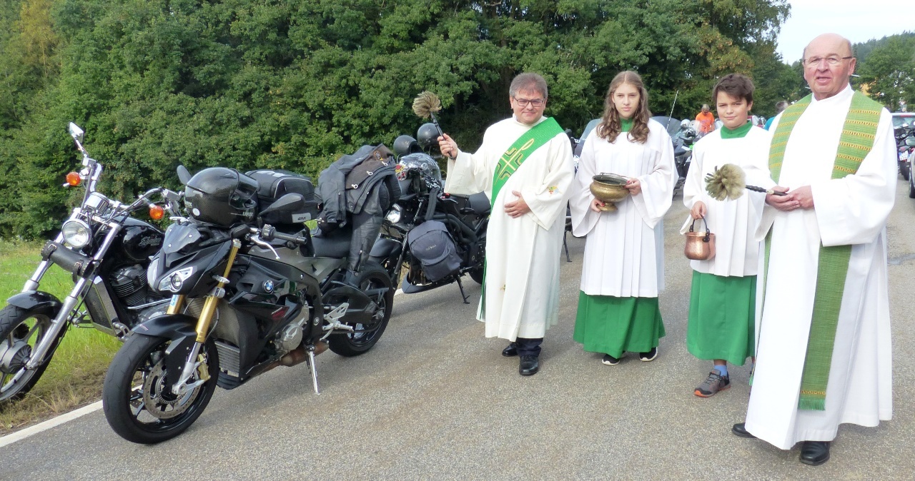 Zahlreiche Biker beim Motorradgottesdienst
