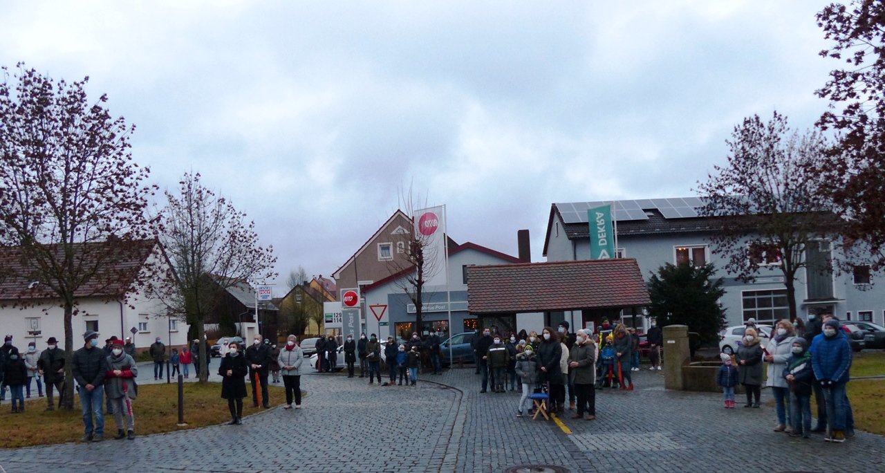 Neudorf feiert Weihnachten im Freien