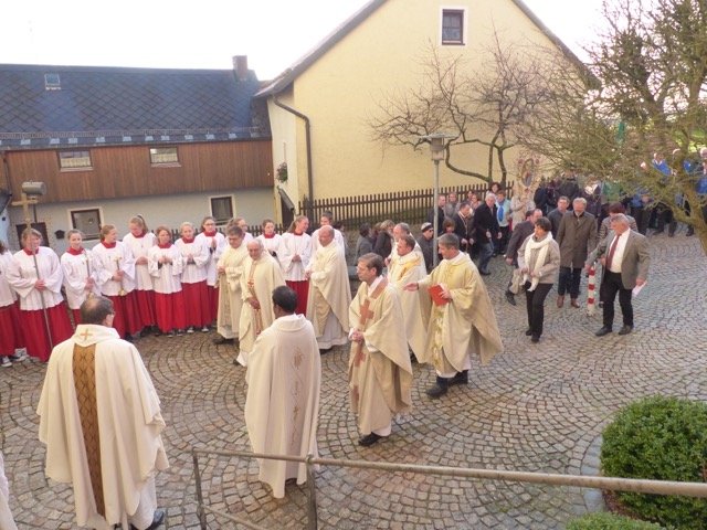 Große Feier für neuen Pfarrer in Leuchtenberg