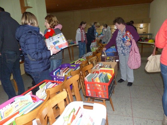 Spielzeug und Bücher im Schießstand