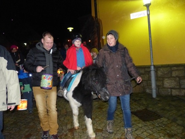 Martinszug in Leuchtenberg: „Mit anderen teilen, um Freude zu bringen!“
