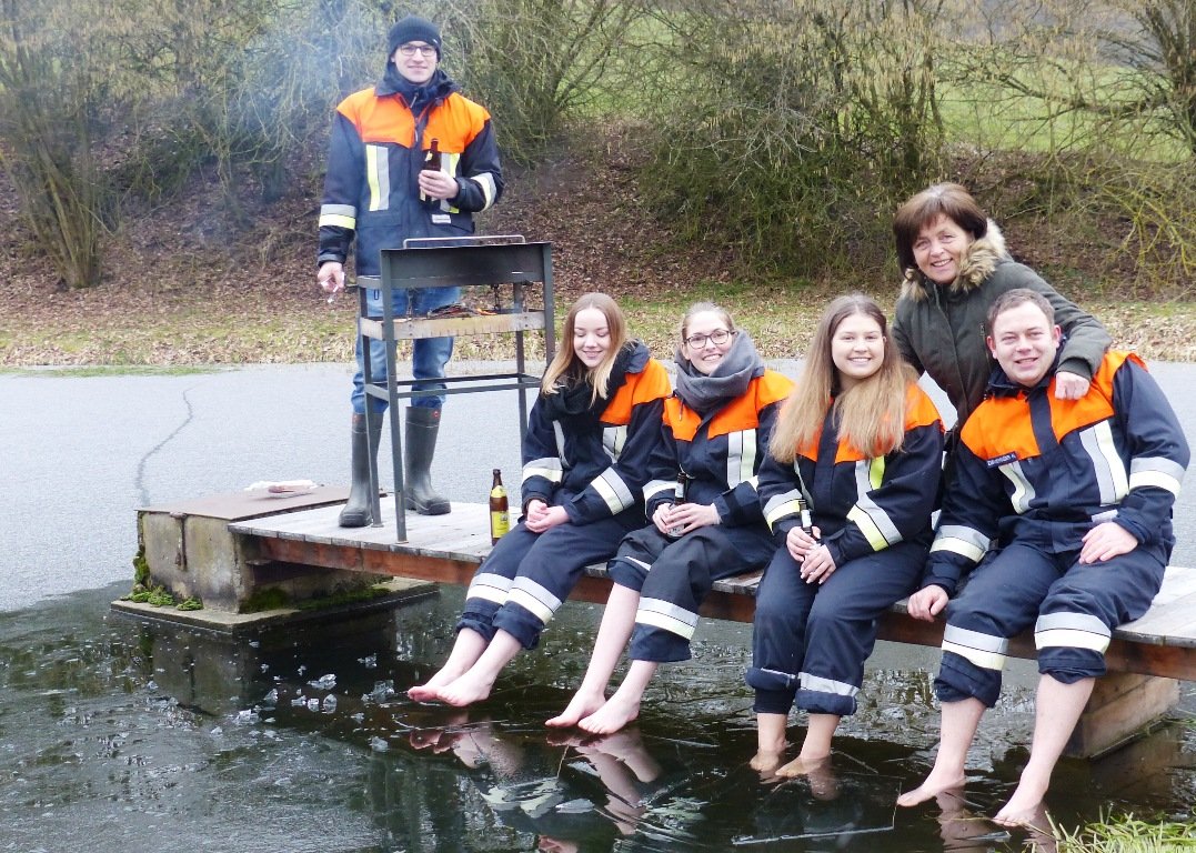 Jugendfeuerwehr Michldorf: Eiskalte Füße und eine Spende