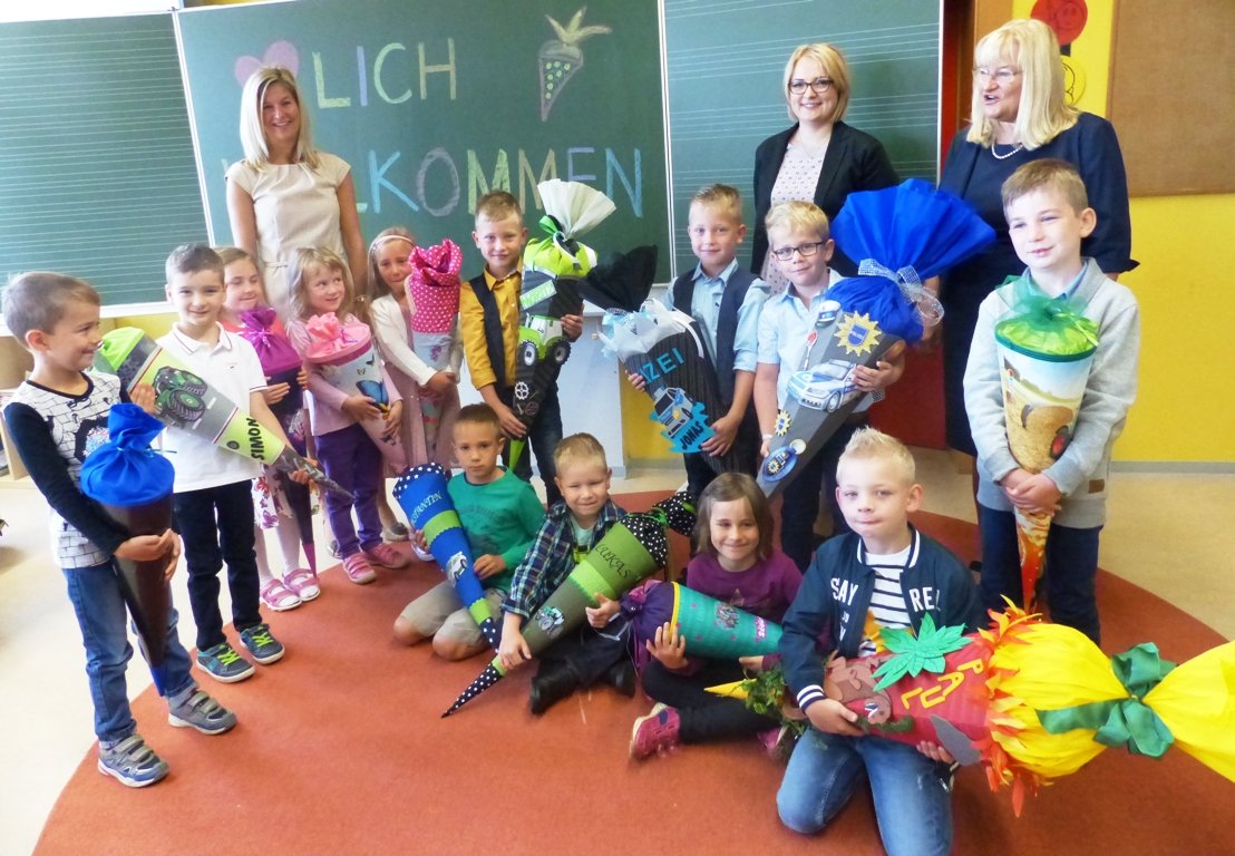 Erster Schultag für 13 Kinder aus Leuchtenberg