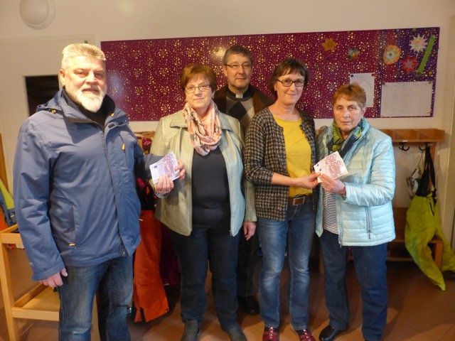 Großzügige Spenden für Kirche und Kindergarten
