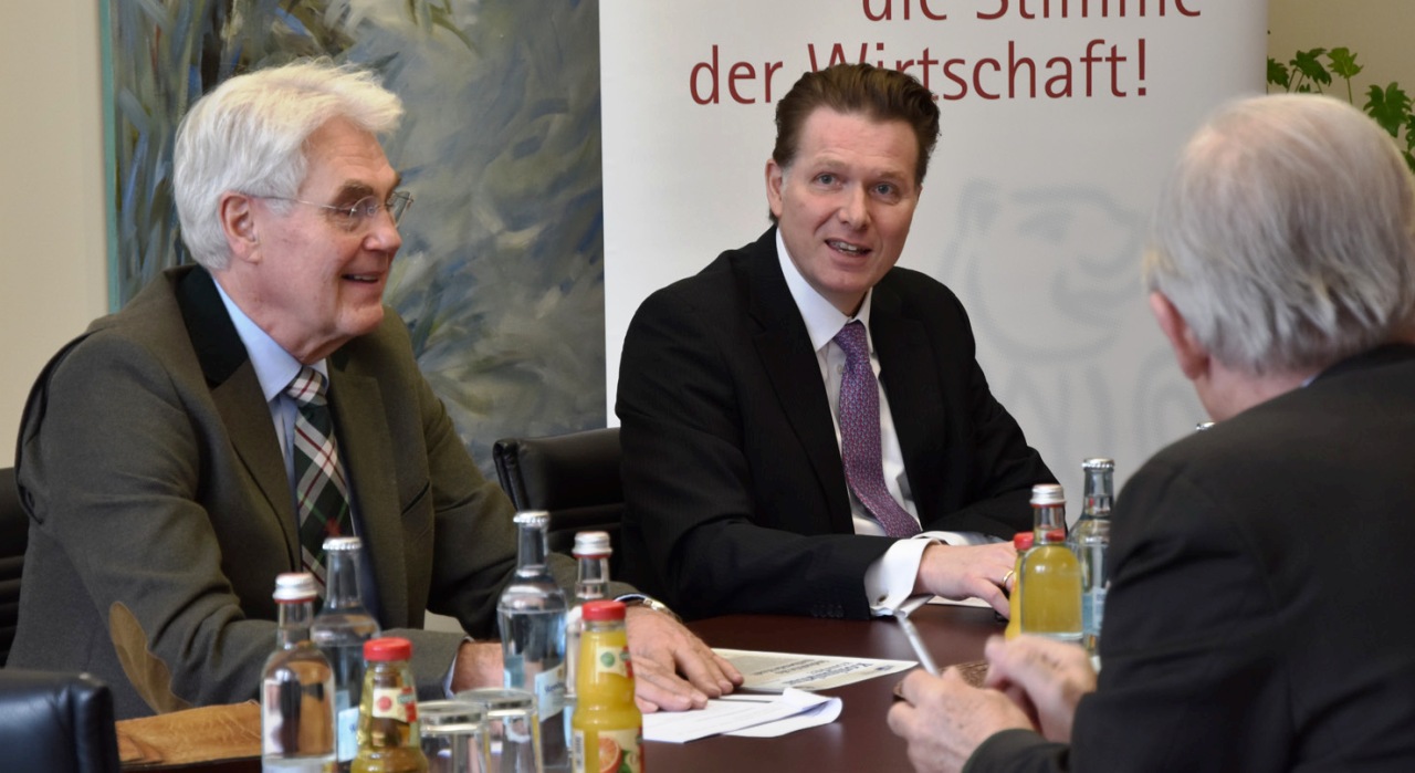 Rekordhoch ist kein Selbstläufer: IHK Regensburg legt Konjunkturbericht Frühjahr 2017 vor