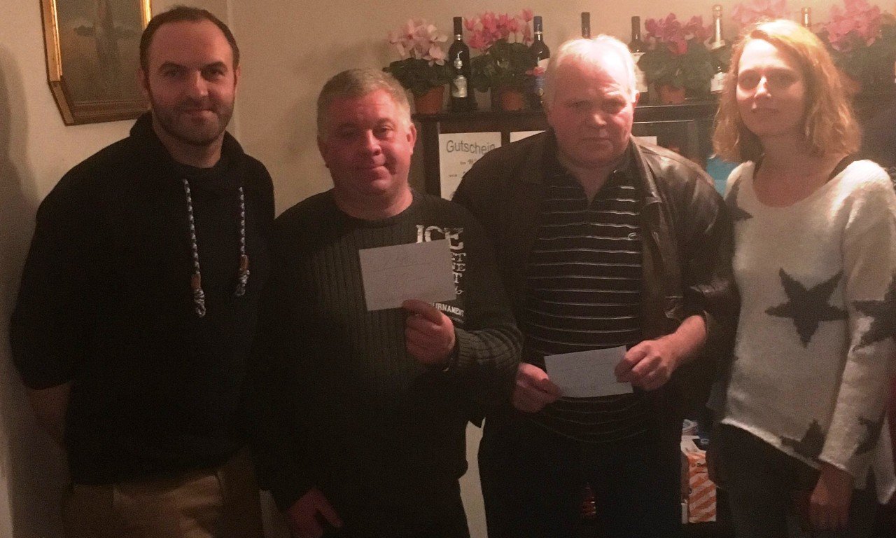 Kartlerer kämpfen um Preise beim Schafkopf der Feuerwehr
