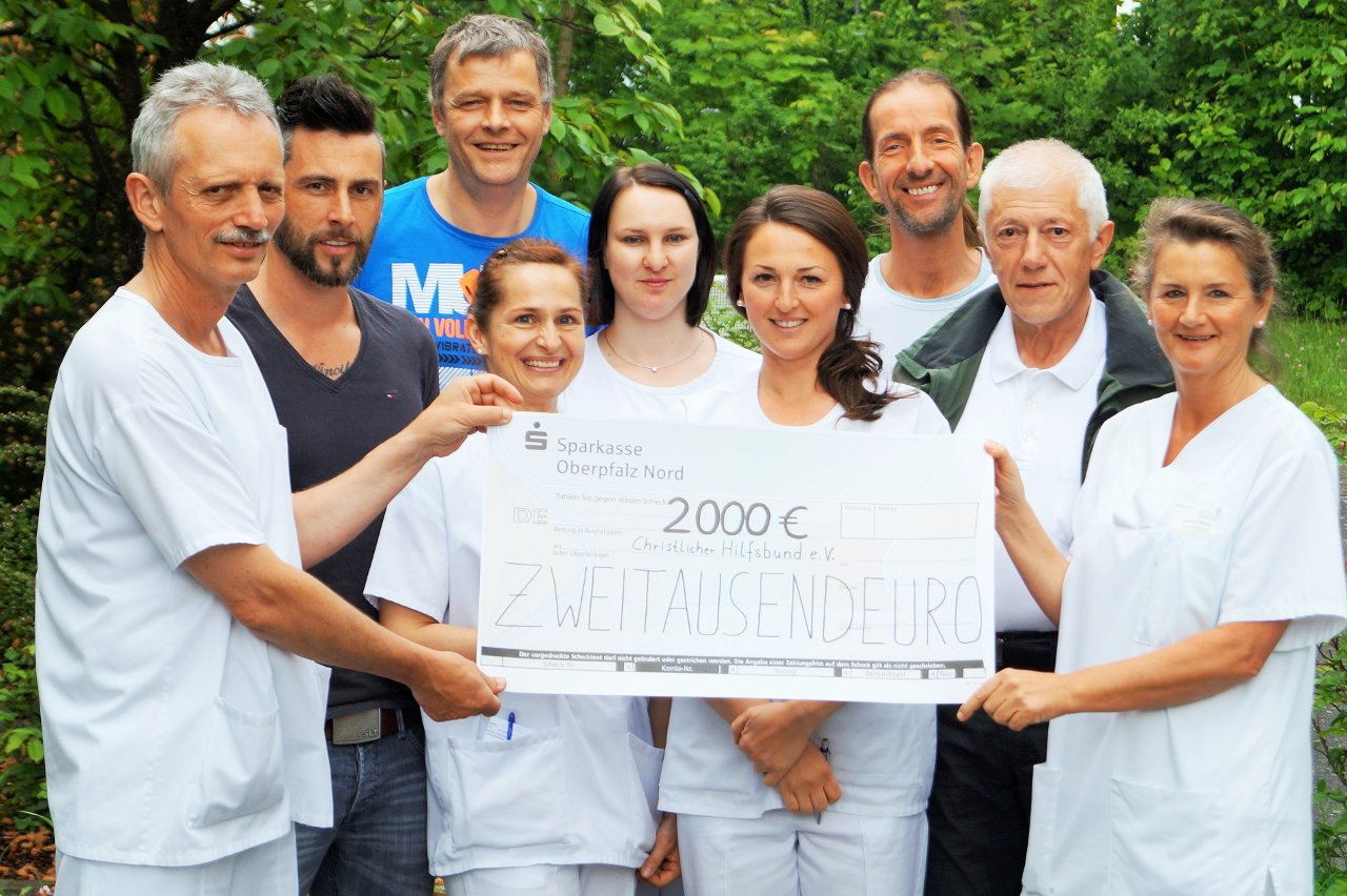 Therapeuten-Team der Steinwaldklinik massiert für den guten Zweck