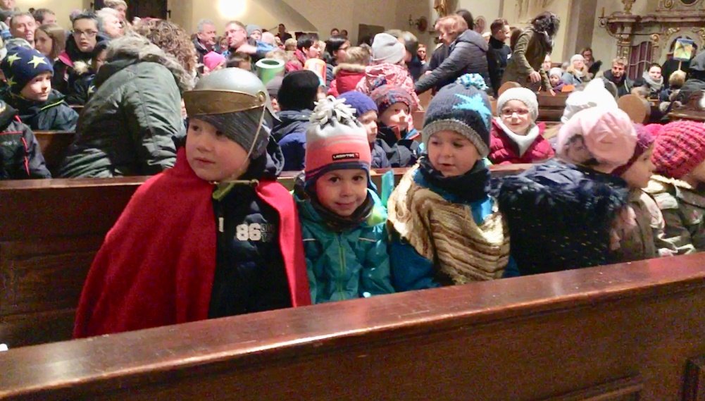 Volles Programm für Kindergartenkinder: St. Martin und Weihnachtsmarkt