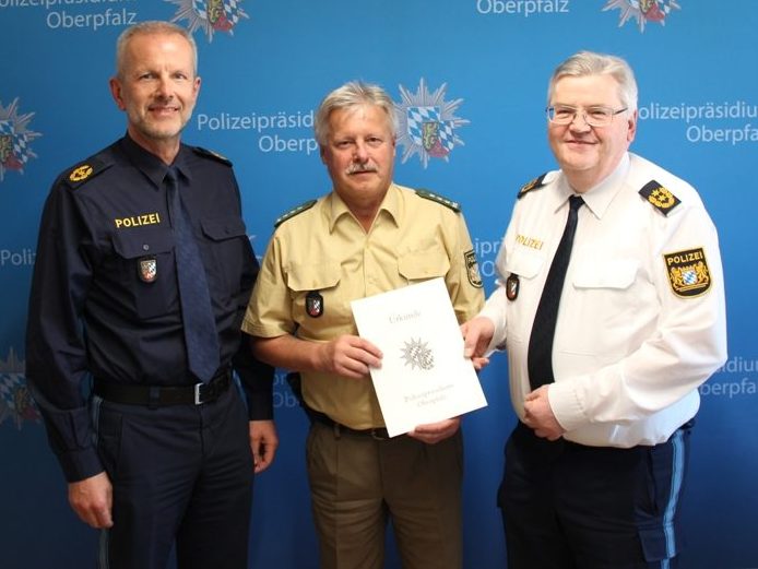 Leiter der Fahndungsstelle Waidhaus feiert vierzigjähriges Dienstjubiläum