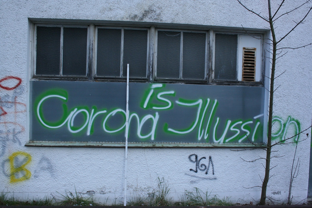 Graffitis von Coronaleugnern – Polizei ermittelt