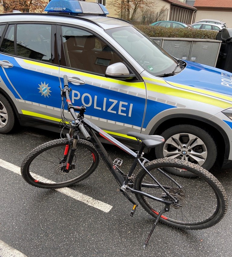 Mysteriös: Gestürzter Radfahrer aufgefunden