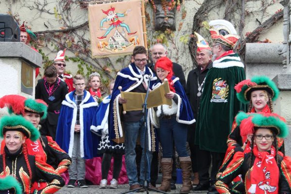 Fasching in Weiden: Narrhalla und Prinzenpaare bereit für „verrücktes Leben“