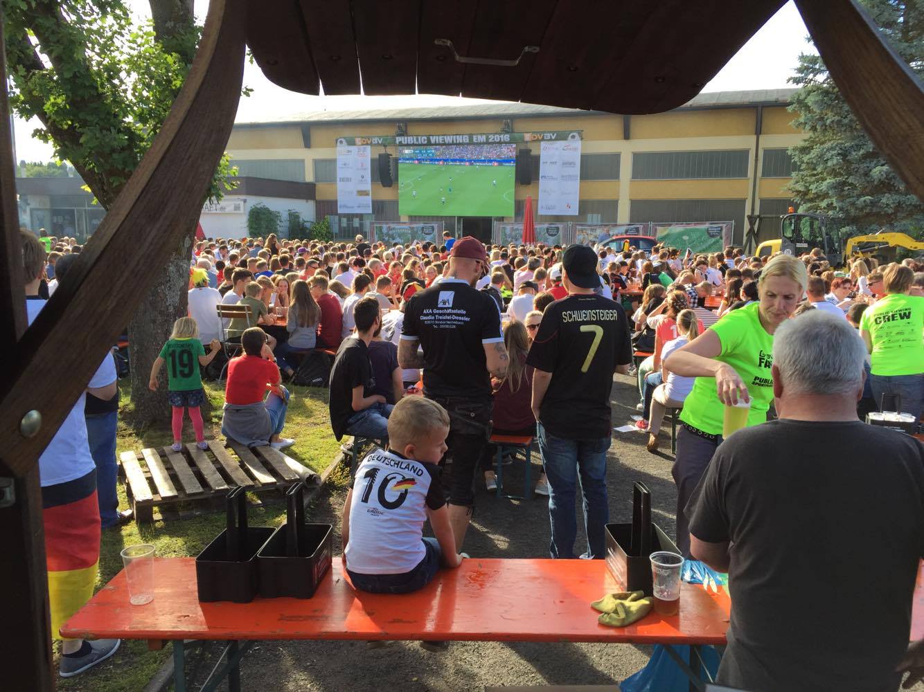 Mit Public Viewing Gutes tun