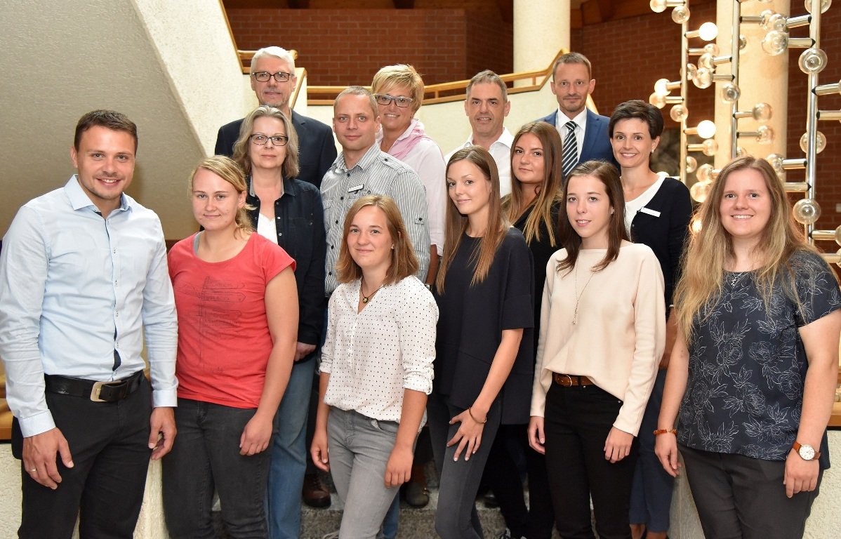Sieben neue Azubis im Rathaus Weiden