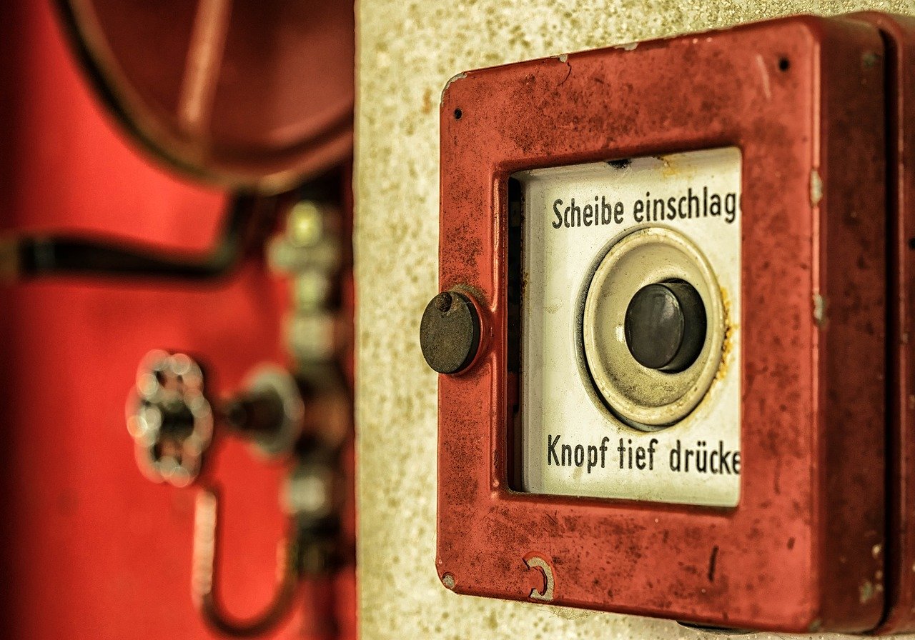 Brand einer Maschinenhalle – 130 Kräfte im Einsatz