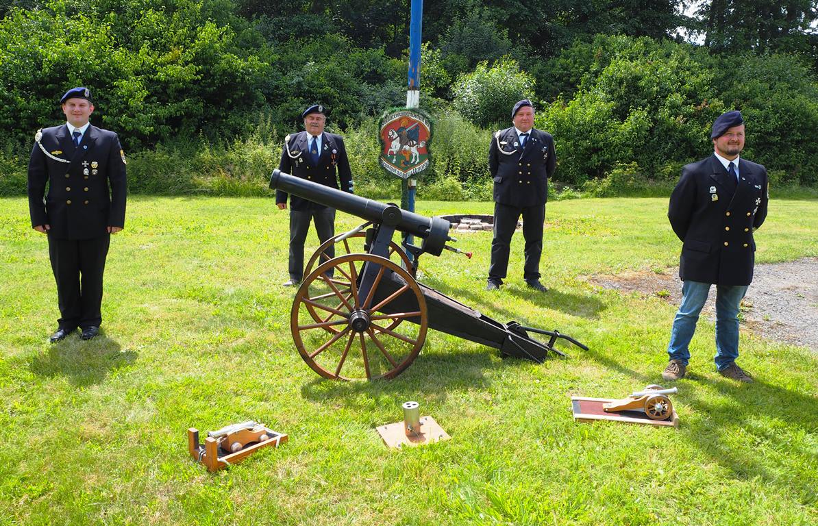 Salutkanone der Reservisten wird 45 Jahre