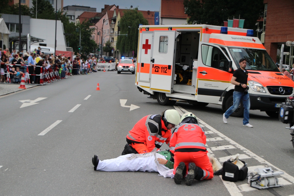 Mit Motorrad gestürzt: Fahrschülerin (23) schwer verletzt