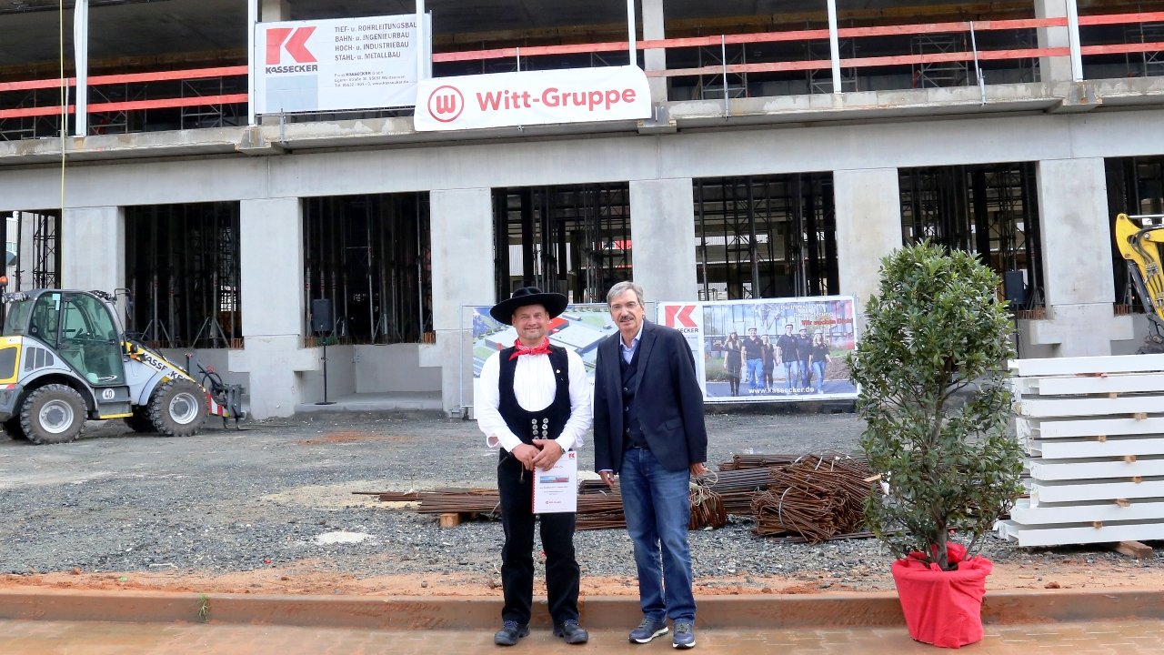 Witt Weiden feiert Richtfest