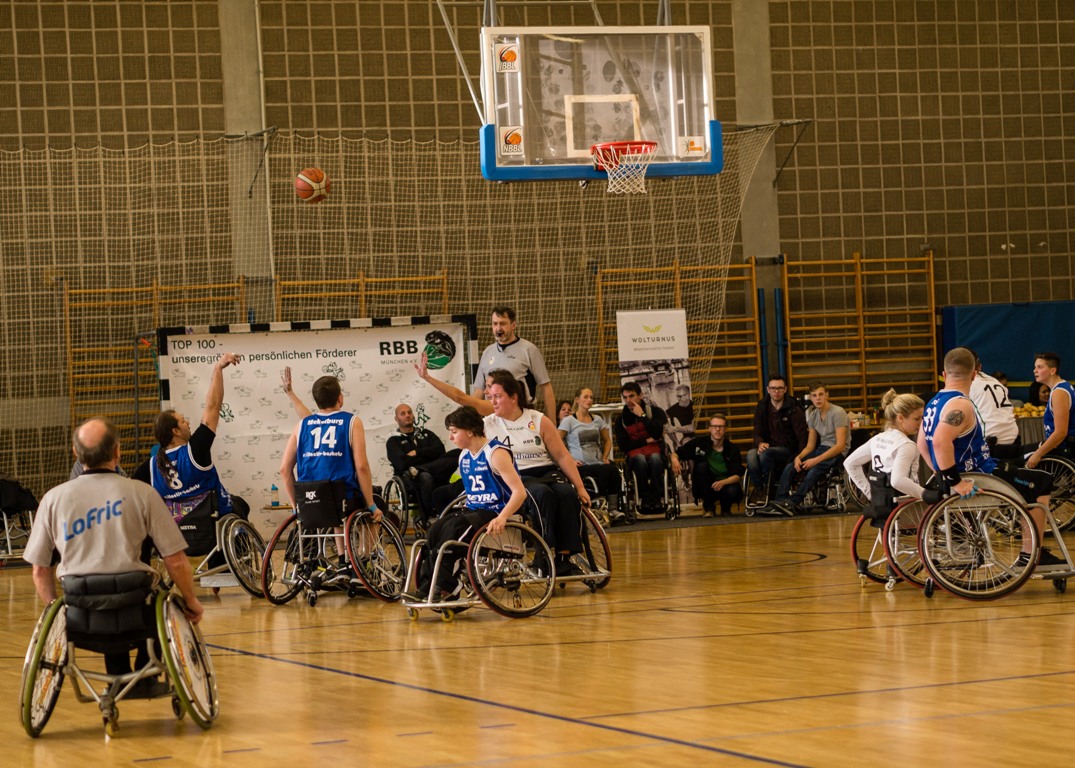 Trotz Sieg und Niederlage: Rollactiv Baskets 2 weiterhin an Tabellenspitze
