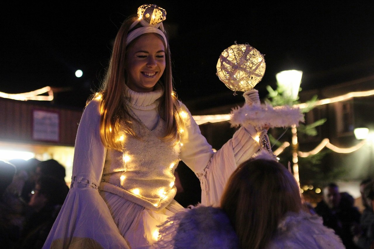 Romantischer Burg-Advent mit Eisprinzessin und Feuershow