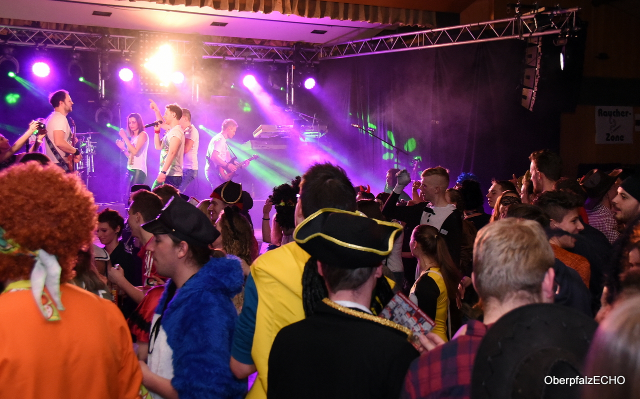 Rosenmontagsball: Party mit Highline und Cylinder Club