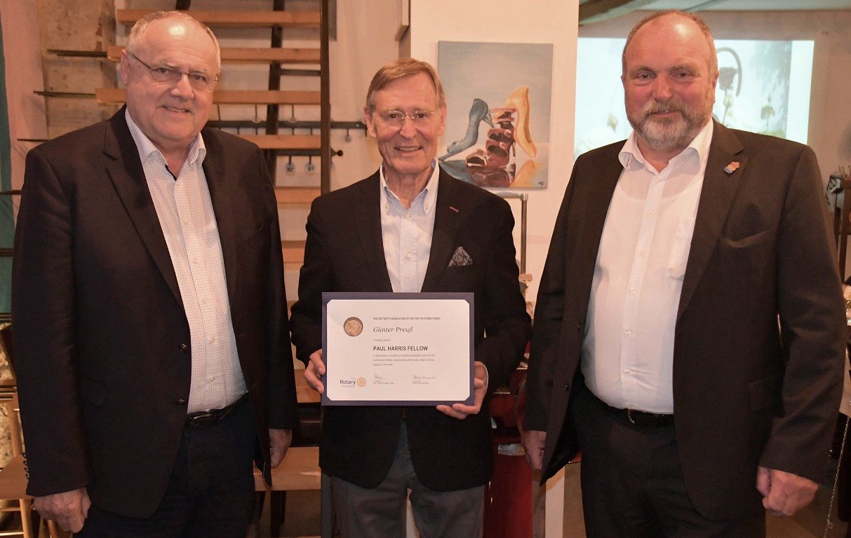 Rotary Club Weiden: Reinhold Gietl übergibt an neuen Präsidenten