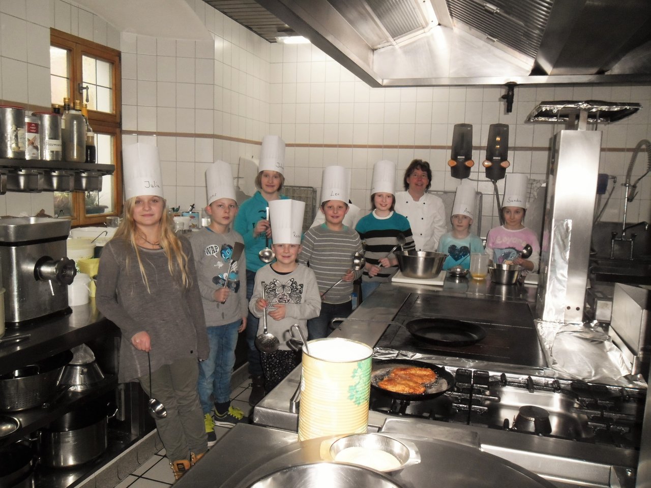 Kinder zaubern leckeres Menü rund um das Thema „Fisch“