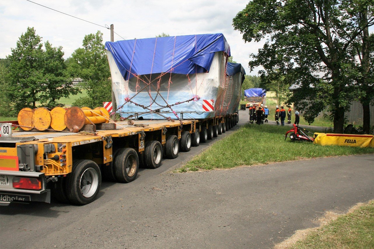 Rätsel um Irrfahrt zweier Riesentrucks