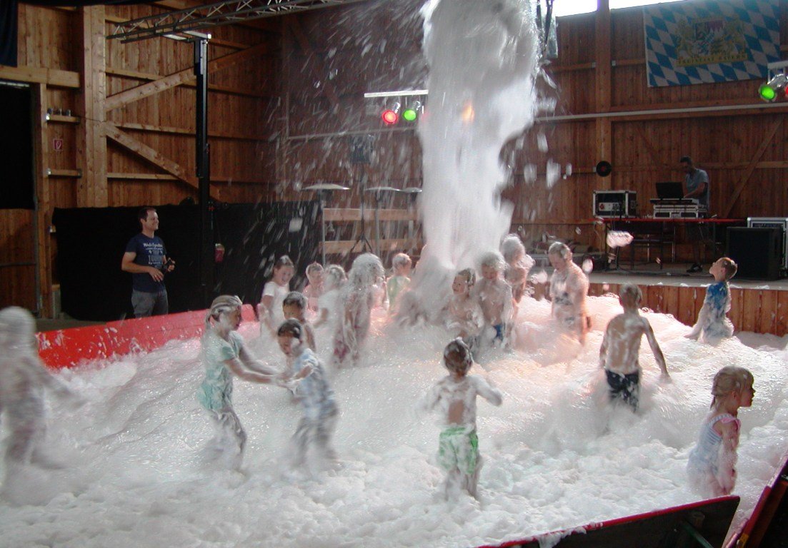 Schaumparty begeistert Kinder und Eltern