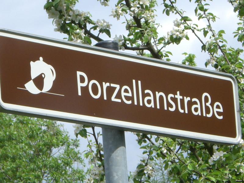 Königin feiert 25 Jahre Porzellanstraße