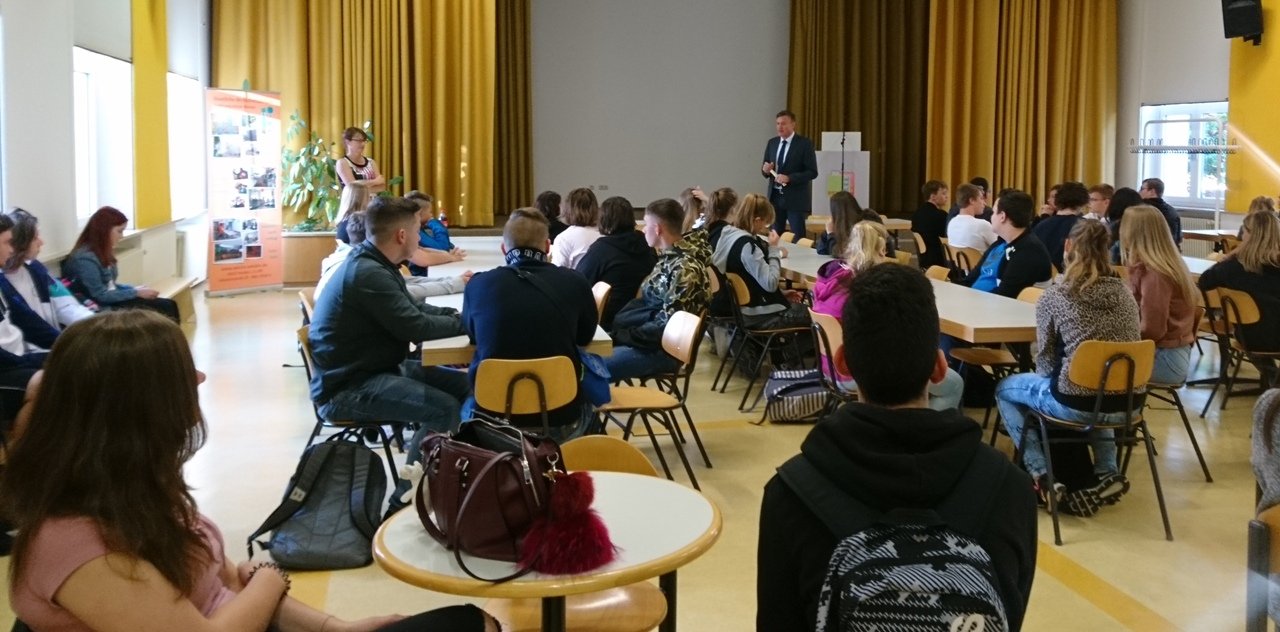 Schulstart Gustl-Lang-Wirtschaftsschule: Neue Schüler, neue Lehrer