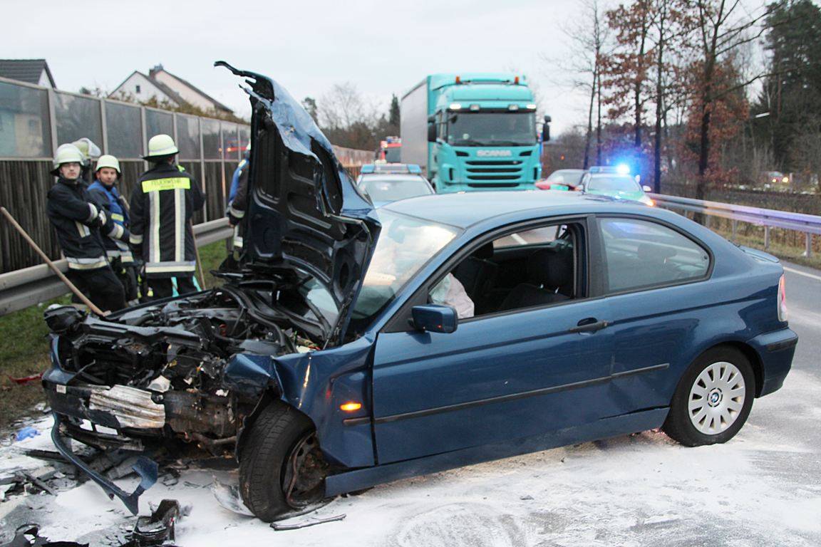 Schwerer Unfall auf B470 bei Weiden legt Verkehr lahm